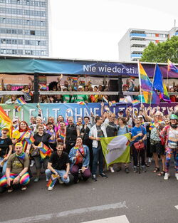 CSD Gruppenbild Paritätischer - Foto: Boaz Arad / Paritätischer Berlin